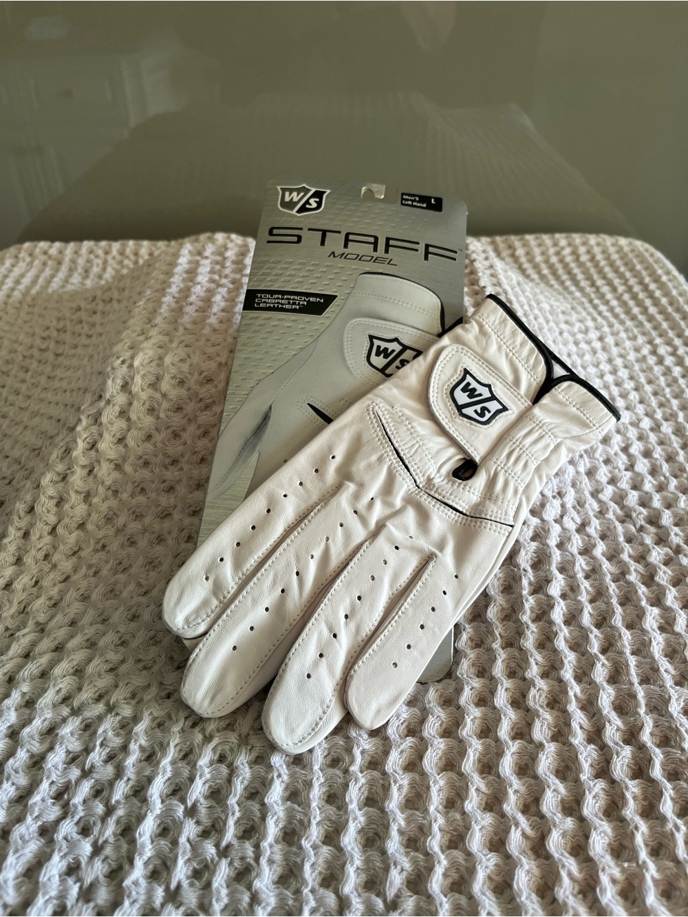Wilson White Men’s Golf Glove with Black Trim L handed 487